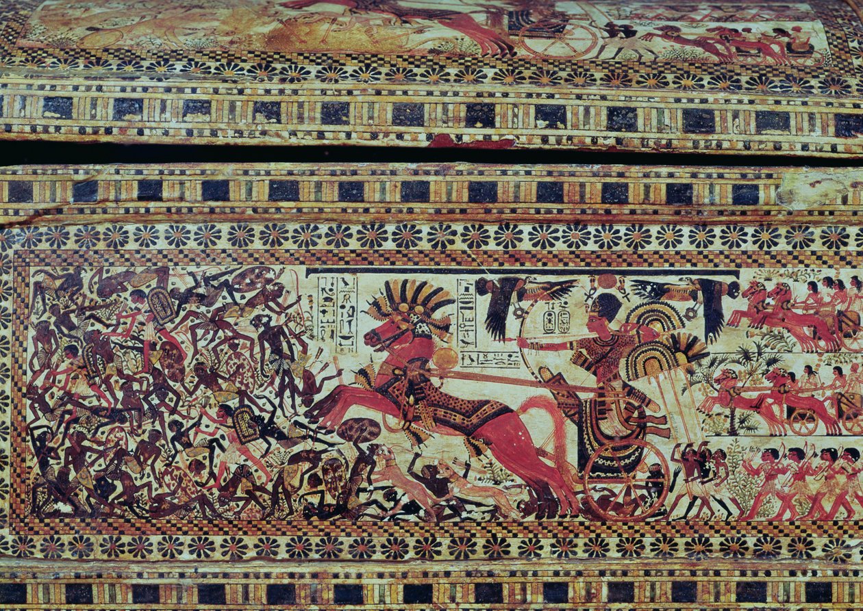 Tutankhamon (ca. 1370-1352 f.Kr.) på sin stridsvogn angriber afrikanere, detaljer fra siden af en kiste, New Kingdom, ca. 1340 f.Kr. (malet træ) (se 147998) af Egyptian 18th Dynasty