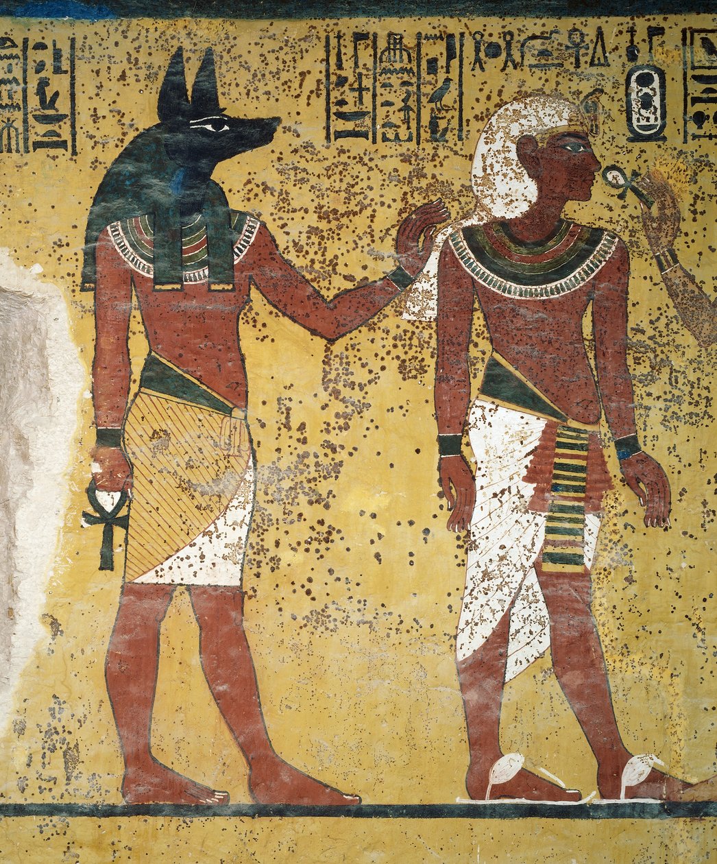 Tutankhamon bliver budt velkommen af Anubis og Hathor og tilbyder dem ankh