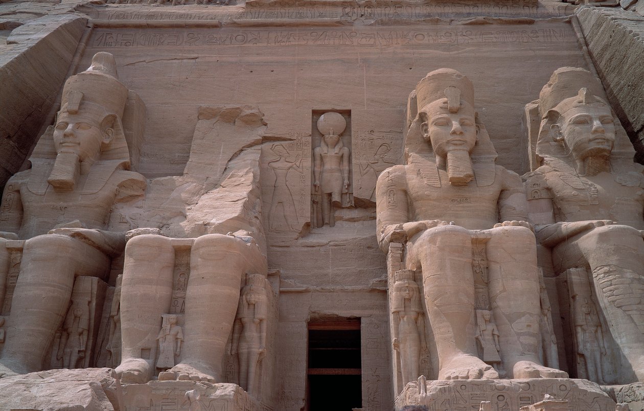 Egyptisk Antiquite: Colossus of the Temple of Ramses II. 1271-1256 f.Kr. Abu Sibel (Abu Sibel), Aswan, Egypten af Egyptian 19th Dynasty