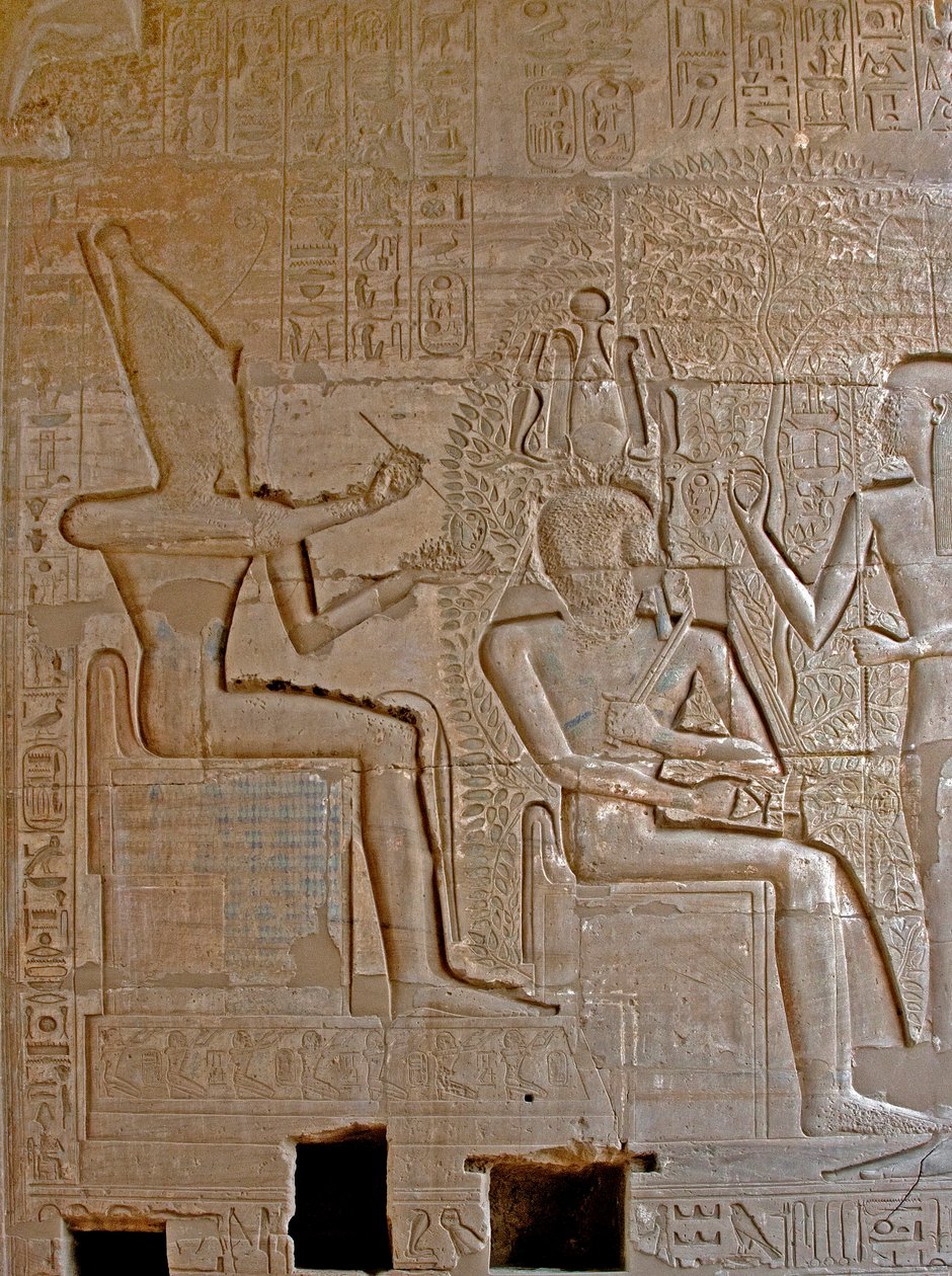 Egyptian antiquite: detail of the reliefs representing Ramses II crown and blessed by the divinite of Seshat Scripture, Memorial Temple dedicated to Pharaoh Ramses IIdani af Egyptian 19th Dynasty