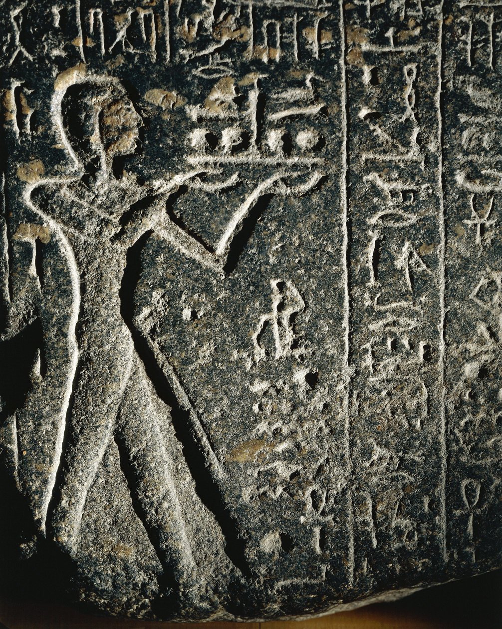 Granitstatue, der forestiller prins Merneptah i tilbedelse, dedikeret til guden Ptah af Egyptian 19th Dynasty