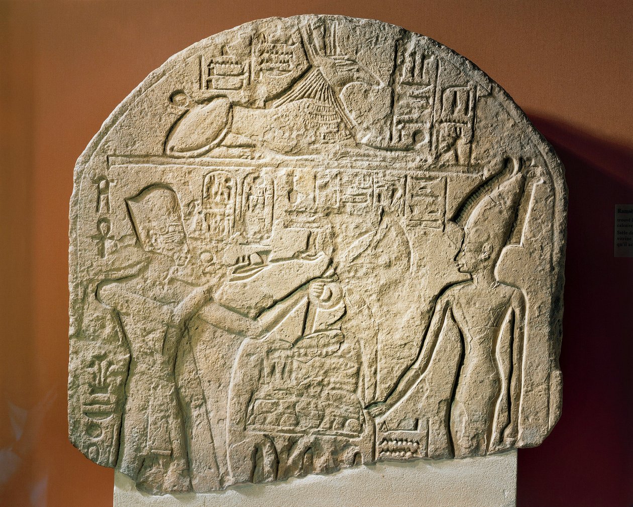 Kalkstensstele forestillende Ramses II, der ofrer røgelse og papyrus til gudinden Astarte af Egyptian 19th Dynasty
