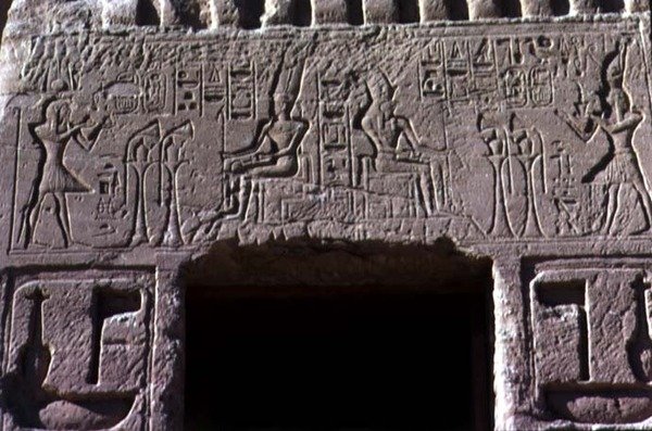 Overligger over indgangsdøren til dronning Nefertaris tempel, New Kingdom, ca. 11250 f.Kr. (foto) af Egyptian 19th Dynasty
