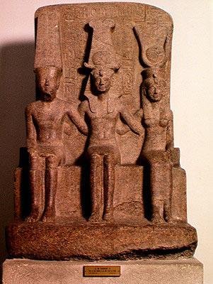 Ramses II (1304-1237 f.Kr.) siddende mellem Amun og Mut, fra Karnak, New Kingdom, ca. 1279-13 f.Kr. (granit) af Egyptian 19th Dynasty