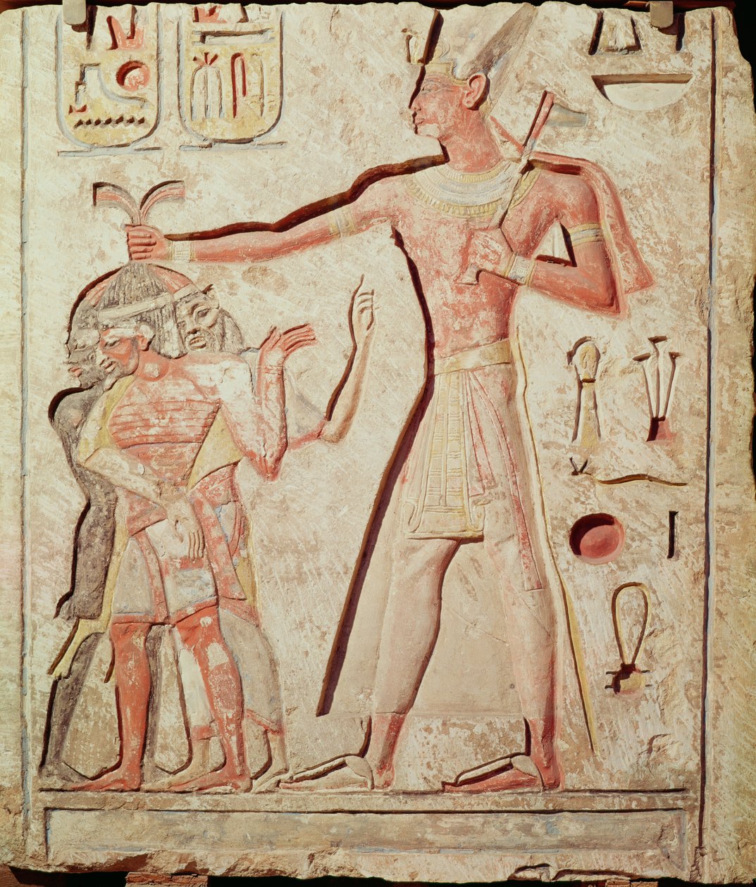 Ramses (1279 - 1213 f.Kr.) slår sine fjender (malet kalkstensrelief, 19. dynasti) af Egyptian 19th Dynasty