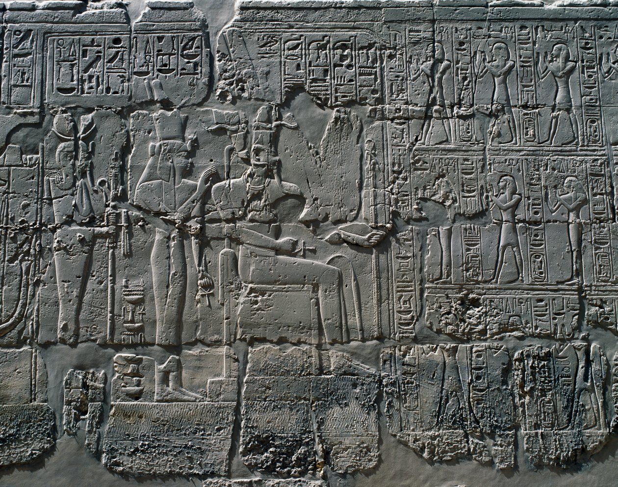 Scener med ofringer til guder, relief, indvendige vægge i den store hypostylehal, Karnak-tempelkomplekset (Unescos verdensarvsliste) af Egyptian 19th Dynasty