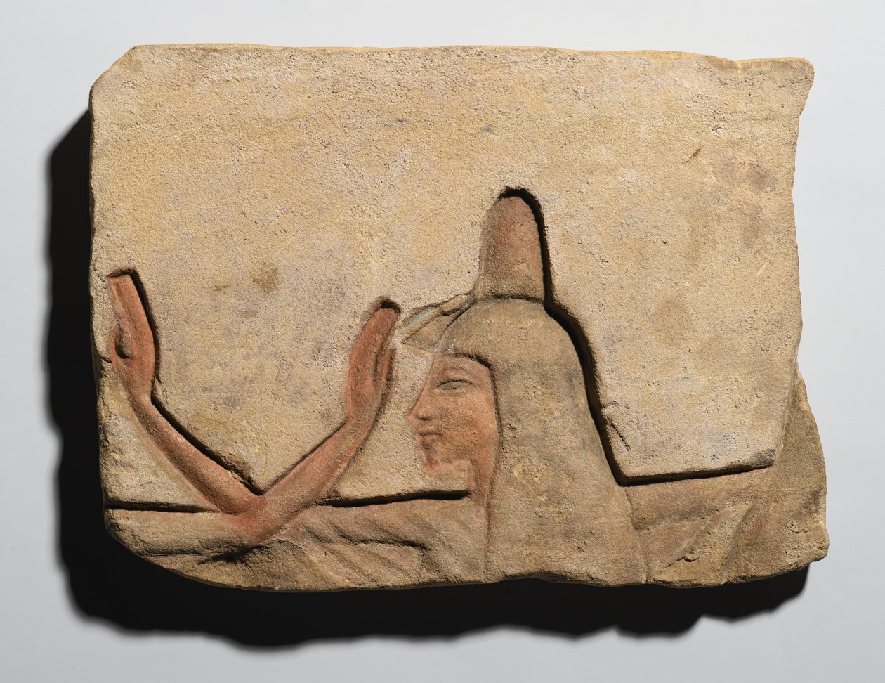 Plade, der forestiller en kvinde med en røgelseskegle, New Kingdom, ca. 1352-1336 f.Kr. (sandsten) af Egyptian 19th Dynasty