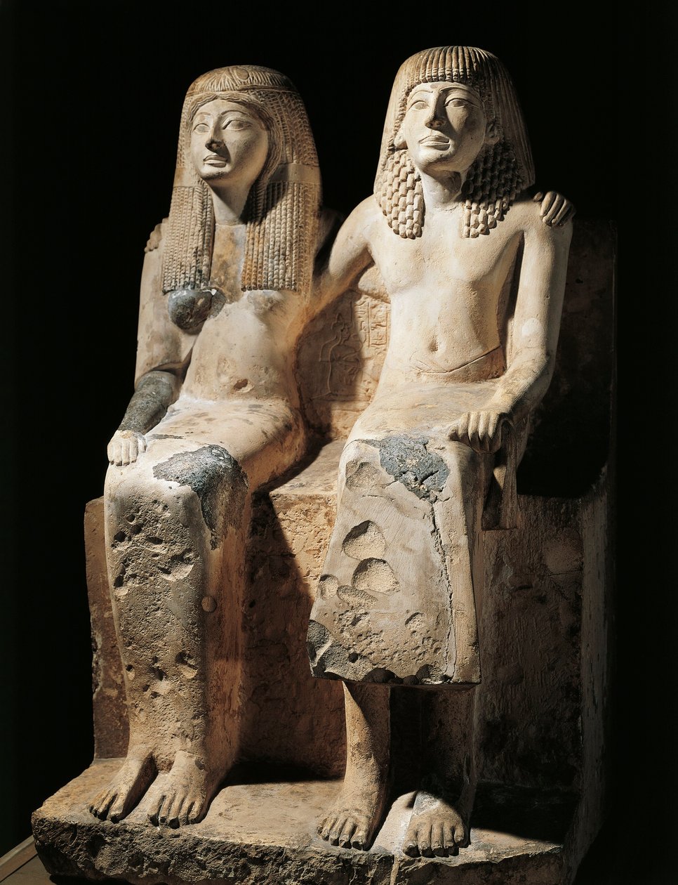 Statuære gruppe, der repræsenterer skriveren Pendua og hans kone Nefertari (kalksten) fandt Deir el-Medina, Egypten af Egyptian 19th Dynasty
