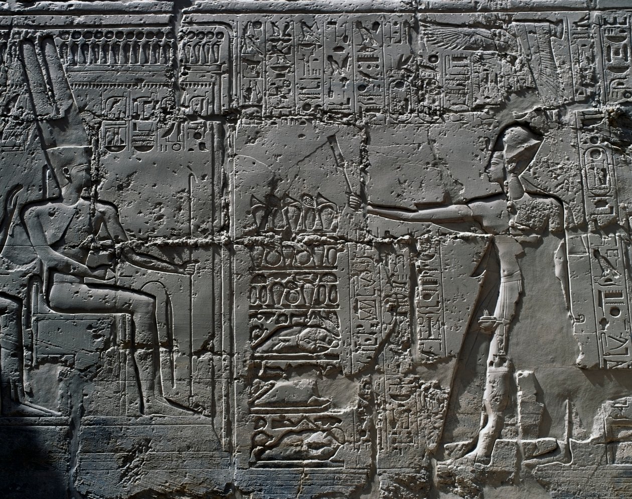 Kongen foran guden Amon, detalje fra scener med ofringer til guderne, relief, indvendige vægge i den store hypostylehal, Karnak-tempelkomplekset (Unescos verdensarvsliste) af Egyptian 19th Dynasty