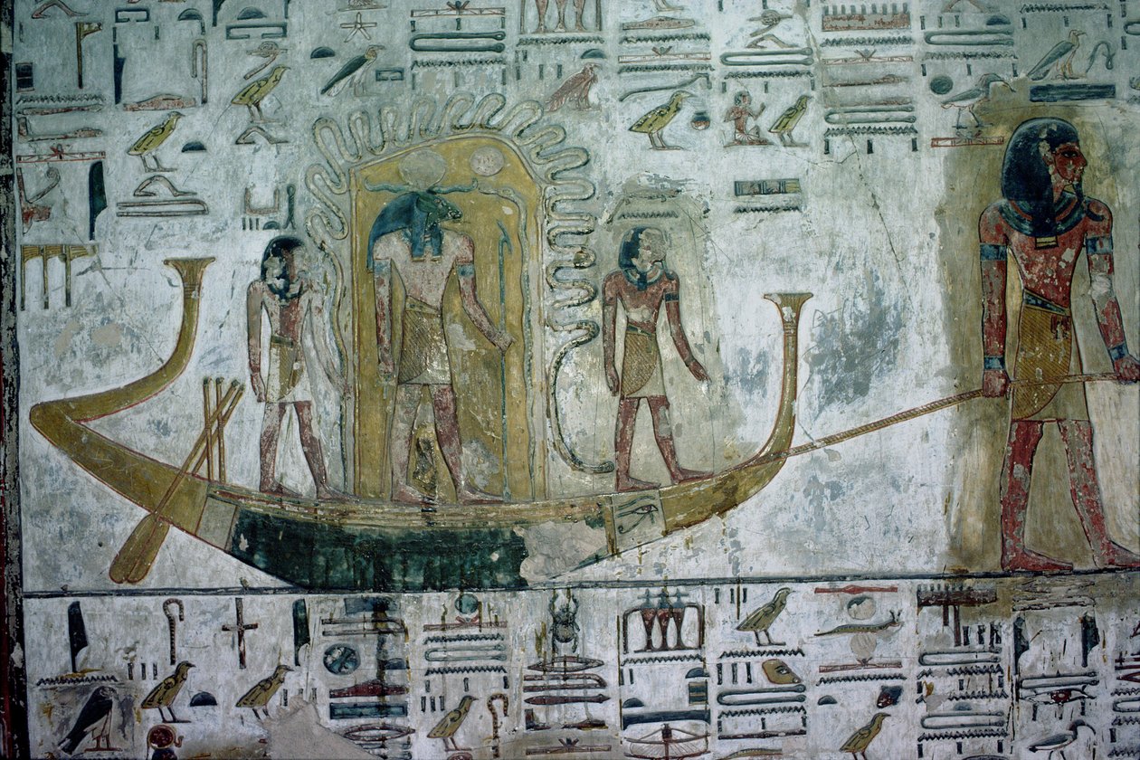 Solguden Ra i natbåden, beskyttet af slangespoler, trukket på vandet under jorden, New Kingdom, ca. 1318 f.Kr. (polykromt relief) af Egyptian 19th Dynasty
