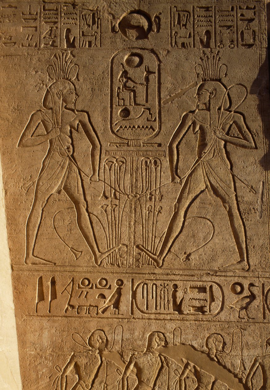 Union mellem Øvre og Nedre Egypten og faraoens kartouche, relief på tronsokkel, Ramses II