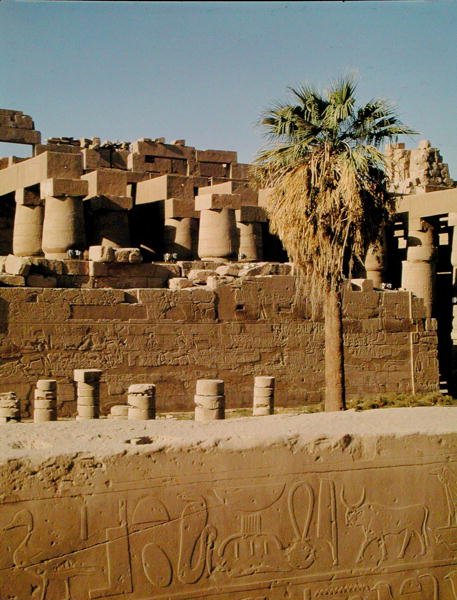Muren af Ramses II og Tuthmosis-templet af Egyptian 19th Dynasty