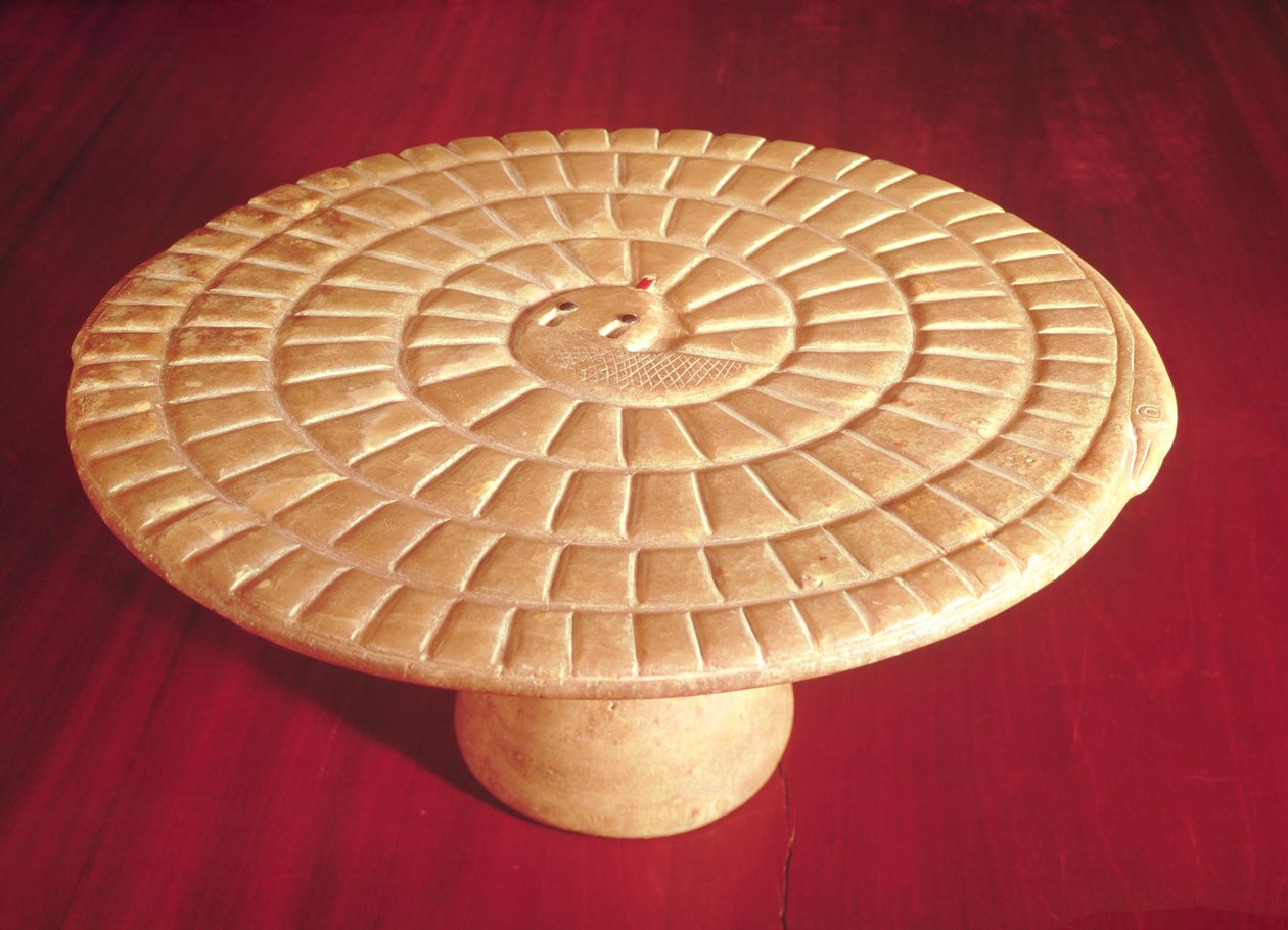 Slangeformet spillebræt brugt til spillet mehen, Thinite Period (alabaster) af Egyptian 1st Dynasty