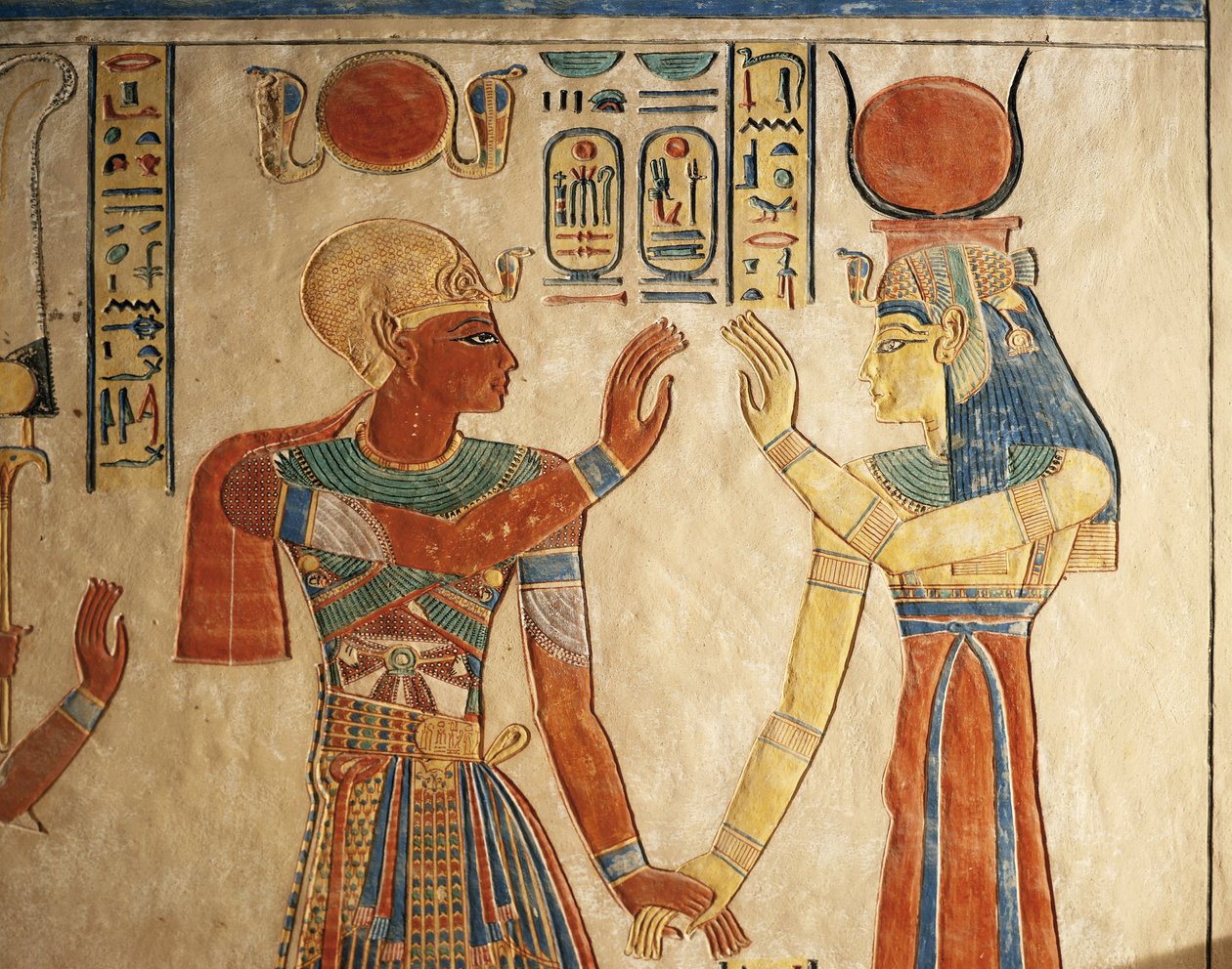 Egypten, Luxor, Oldtidens Theben, Queens Valley, Amonherkhopeshafs grav, malet relief, der forestiller farao Ramses III foran Isis af Egyptian 20th Dynasty