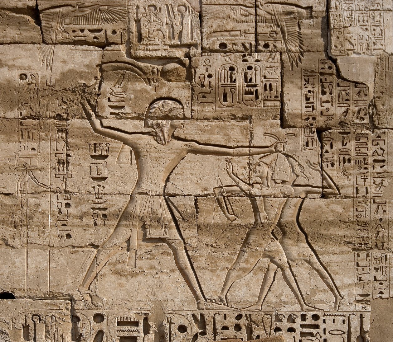 Egyptisk oldtid: detalje af relieffer, der fejrer Faraos sejre over havets folk. Ramses III