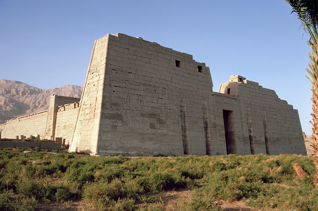 Udsigt over den første pylon i Ramses III