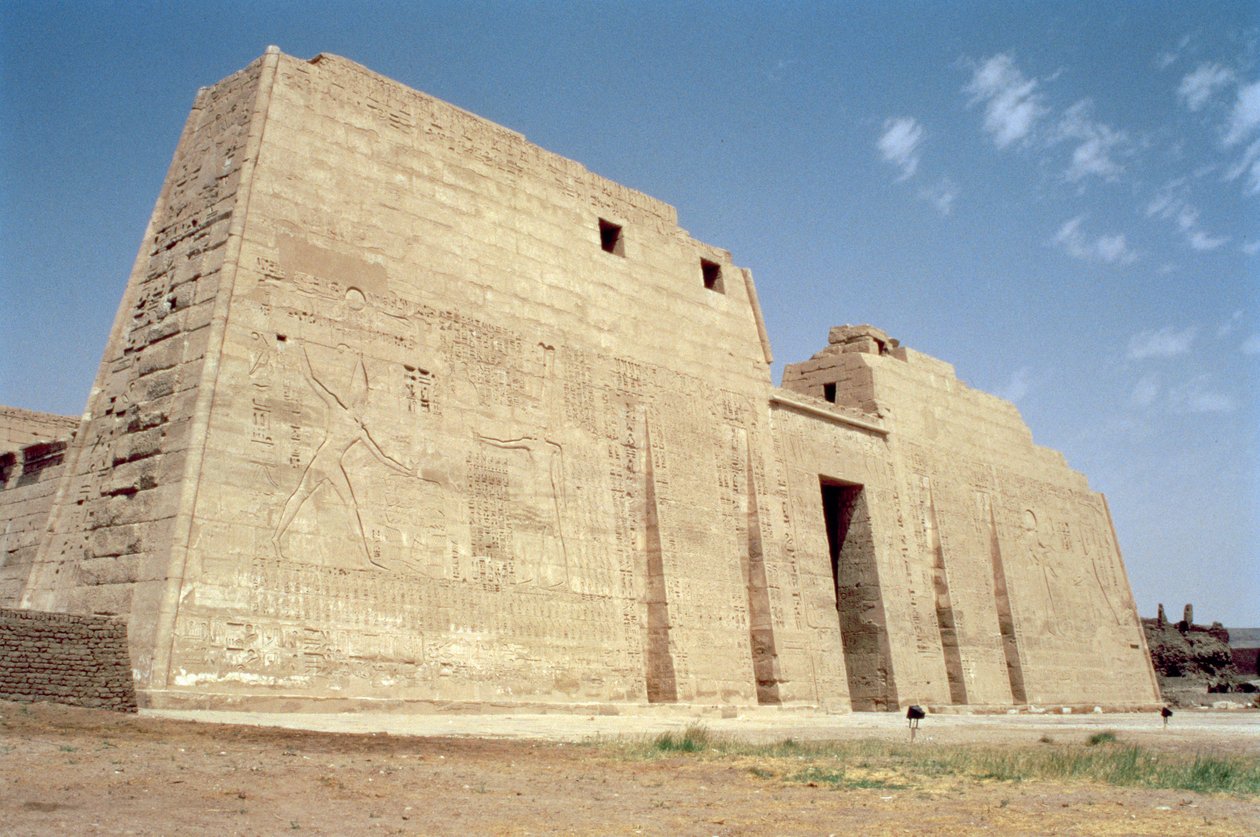 Udsigt over den første pylon i Ramses III