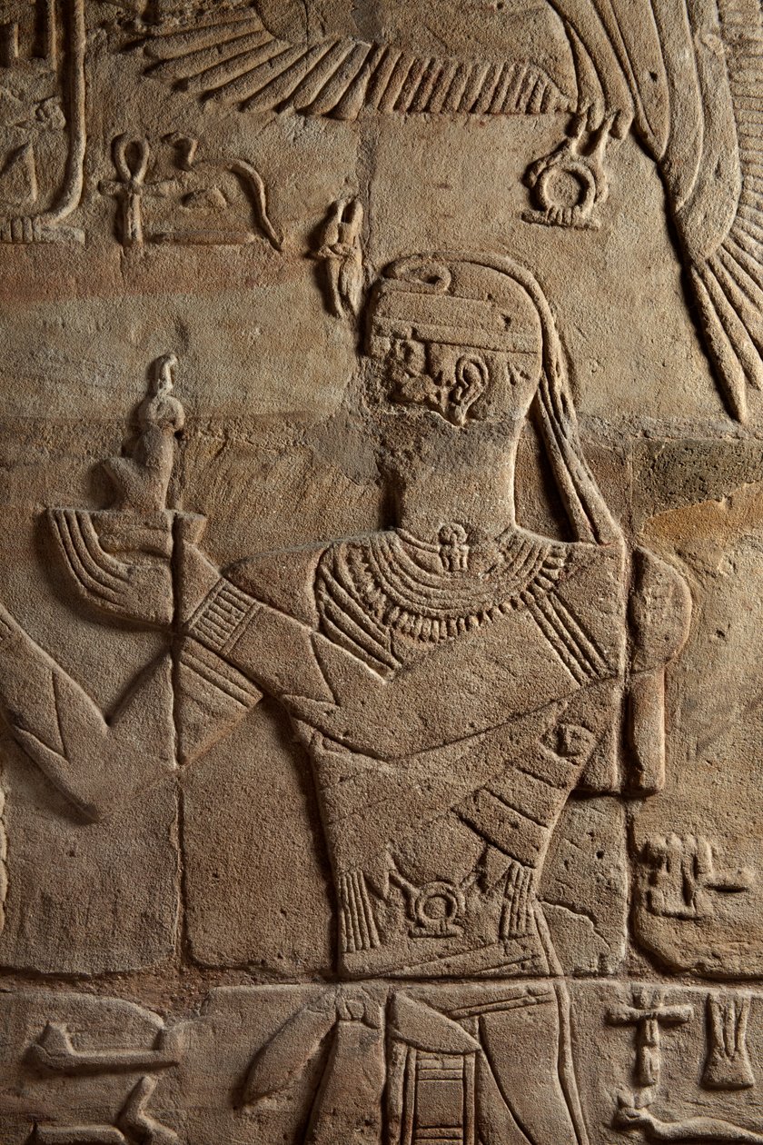Relief på en helligdom rejst af farao Taharqa i hoffet til Amuntemplet bygget af ham i Kawa i Nubien, 25. dynasti, sen periode, 690-64 f.Kr. (sandsten) (detaljer fra 107896) af Egyptian 25th Dynasty