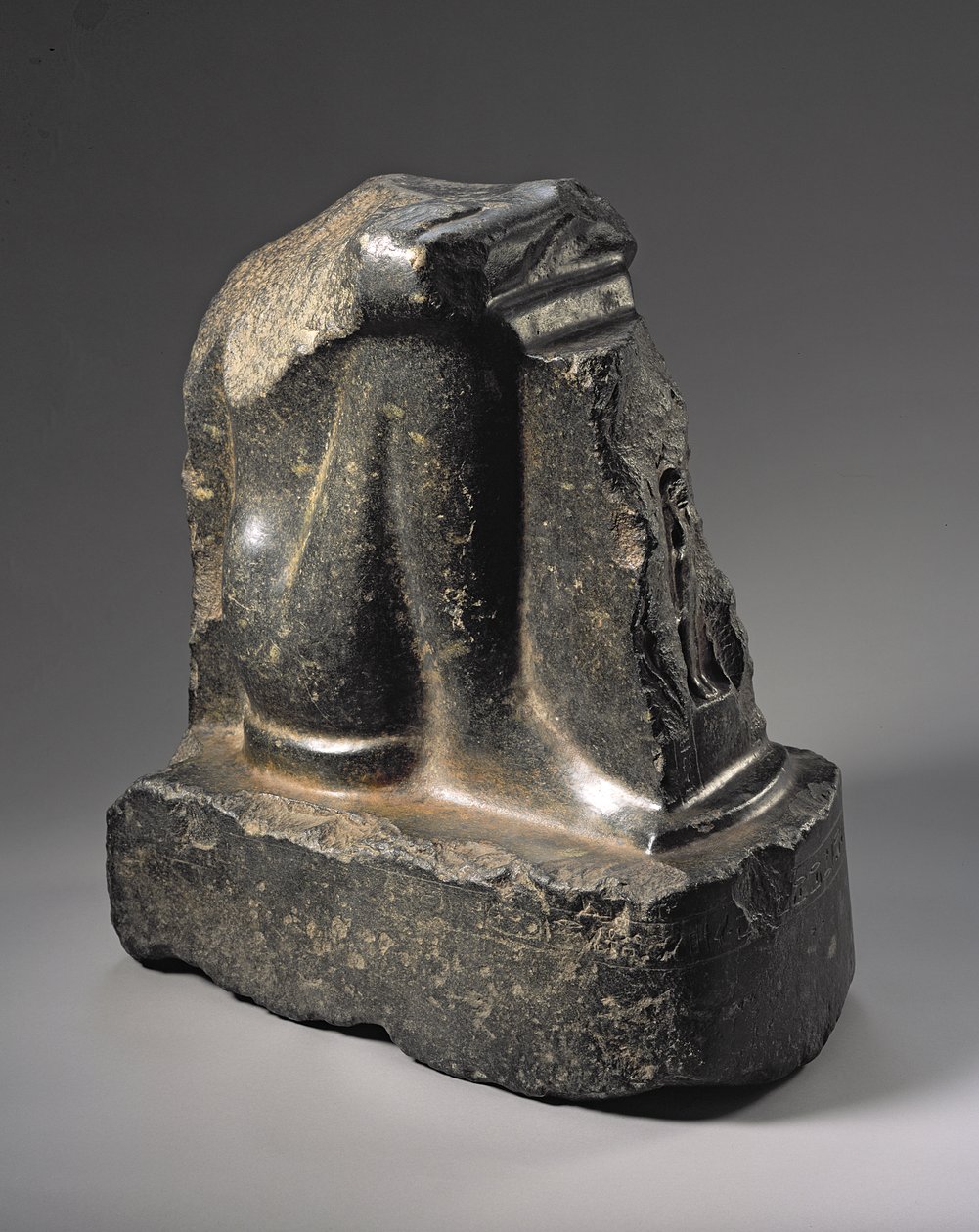 Fragment af en naofhor statue, sendynastisk periode (basalt) af Egyptian 26th Dynasty
