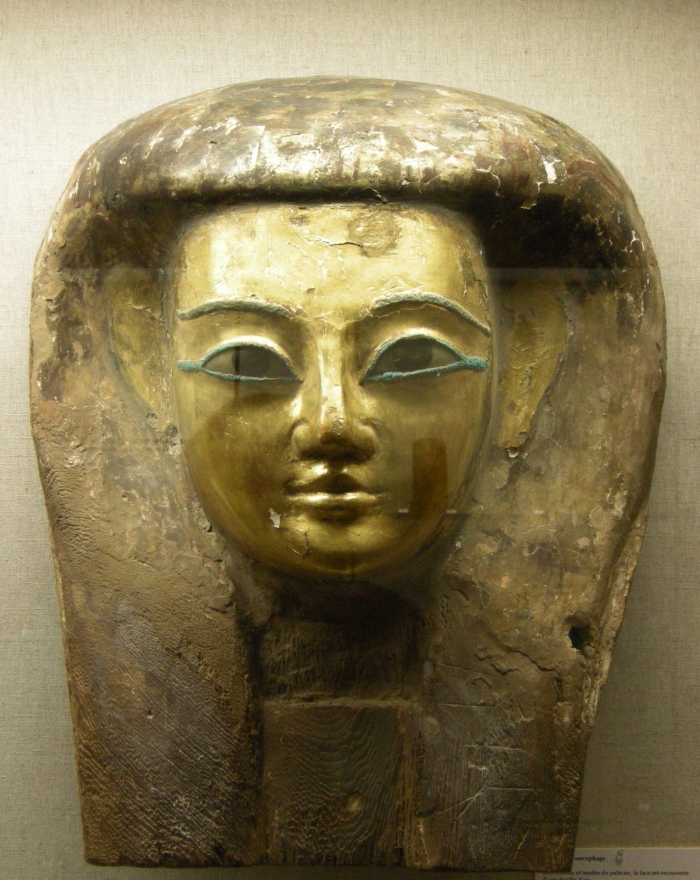 Hoved fra en sarkofag, Sait-periode (palmetræ med bladguld) af Egyptian 26th Dynasty