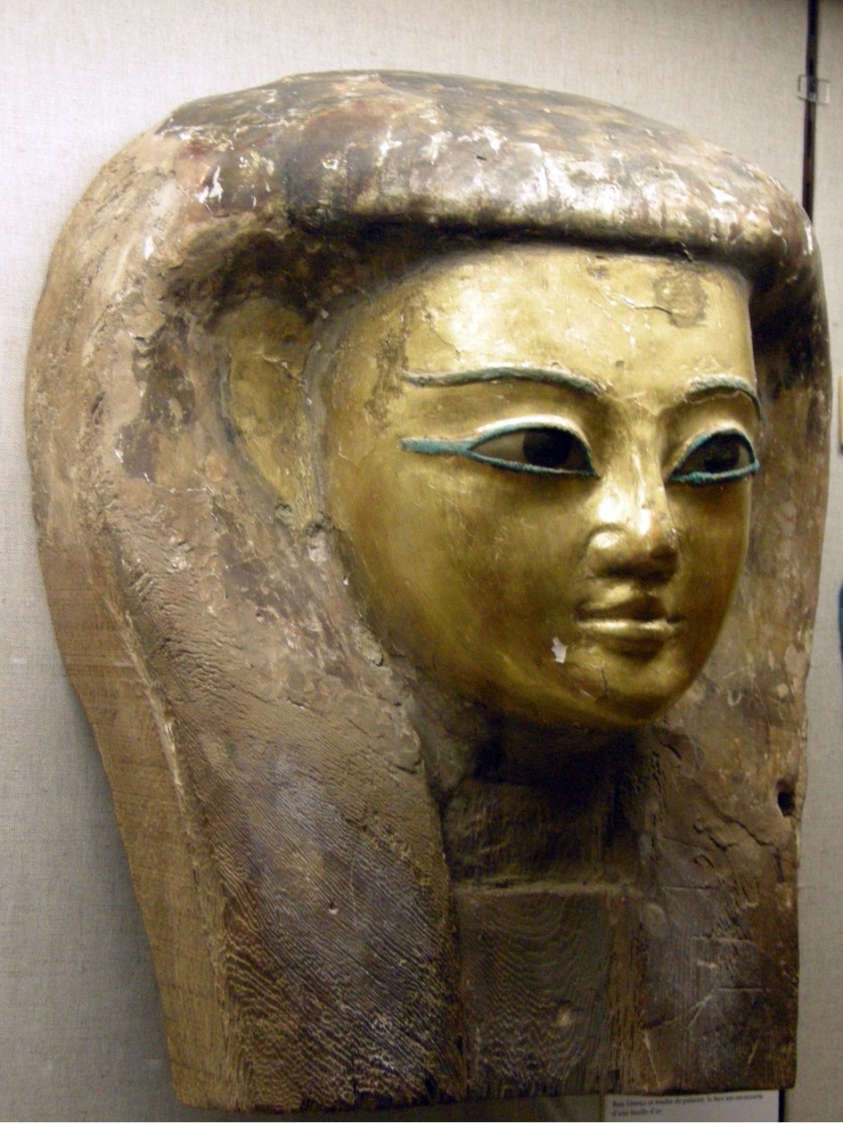 Hoved fra en sarkofag, Sait-periode (palmetræ med bladguld) af Egyptian 26th Dynasty
