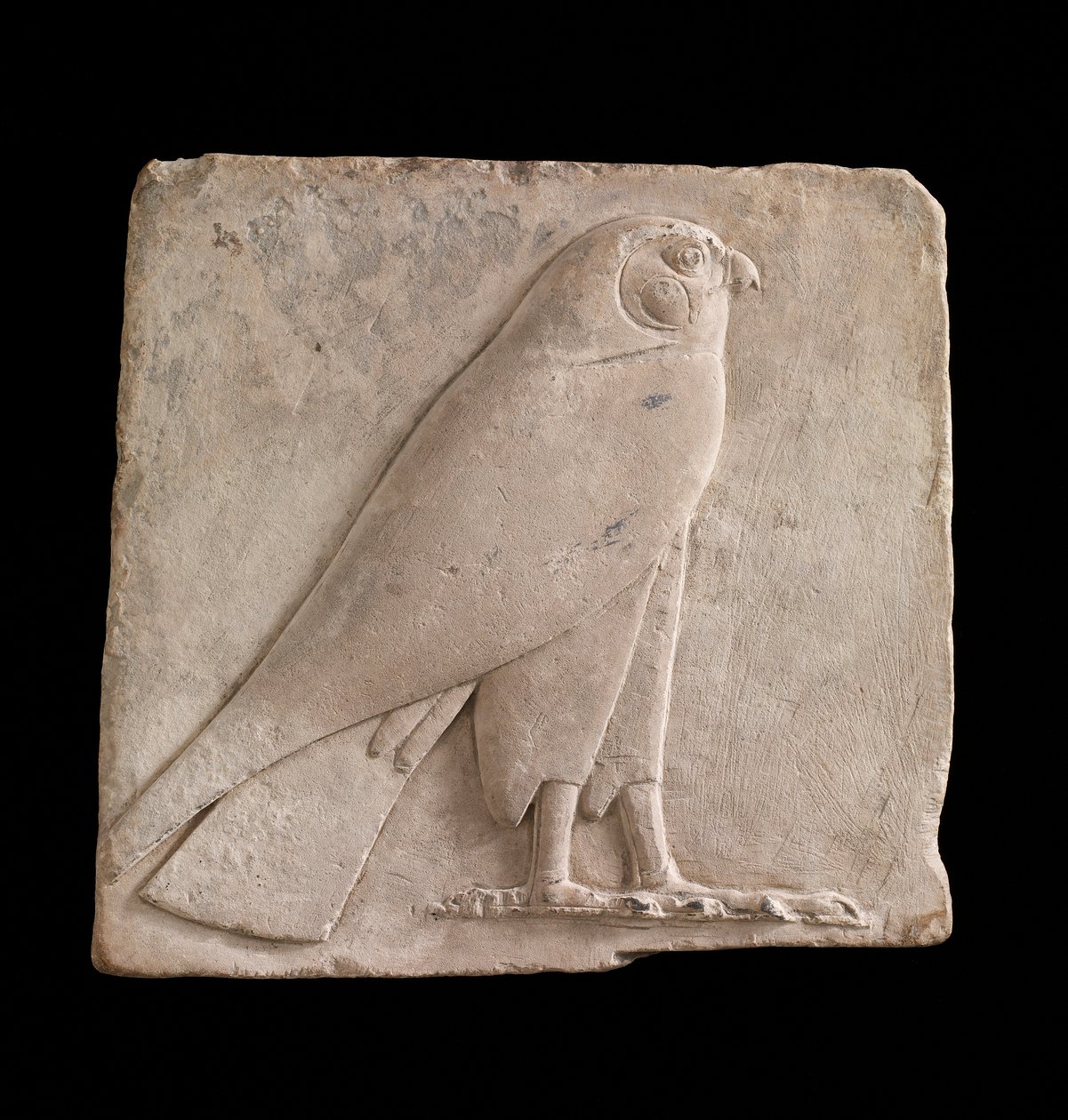 Plade, der forestiller en falk, sandsynligvis guden Horus, 26. dynasti eller Saite-periode, 664-525 f.Kr. eller senere kalksten af Egyptian 26th Dynasty
