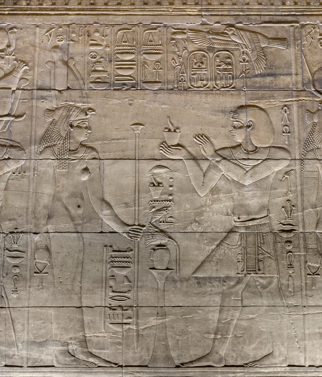 Relieffer i den indre helligdom, Philae-templet, Aswan, Egypten af Egyptian 30th Dynasty