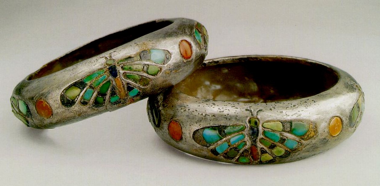 Queen Hetep-heres Is armbånd (sølv, turkis, lapis-lazuli, karneol) af Egyptian 4th Dynasty