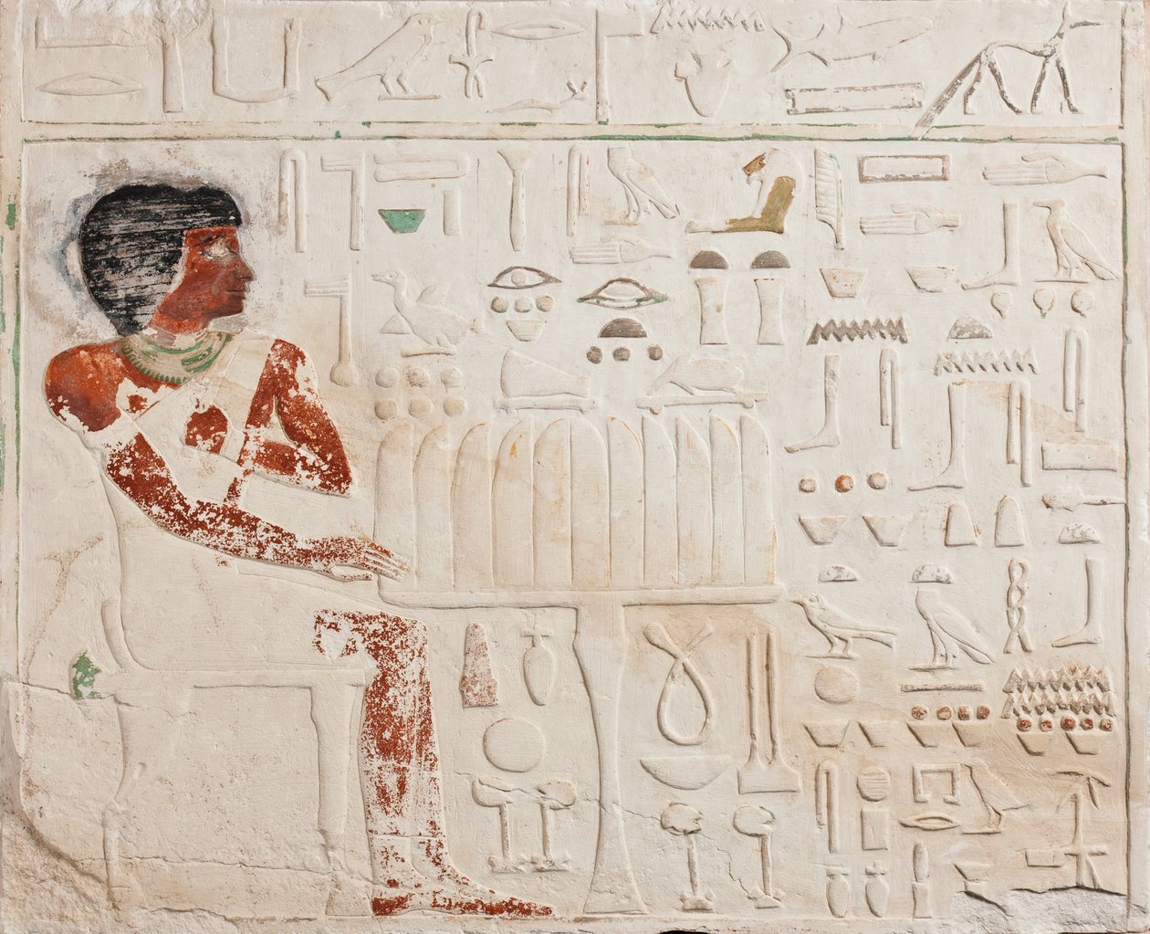 Relief af Ka-aper med offergaver, Det gamle kongerige, 2565-2420 f.Kr. (polykrom kalksten) af Egyptian 4th Dynasty