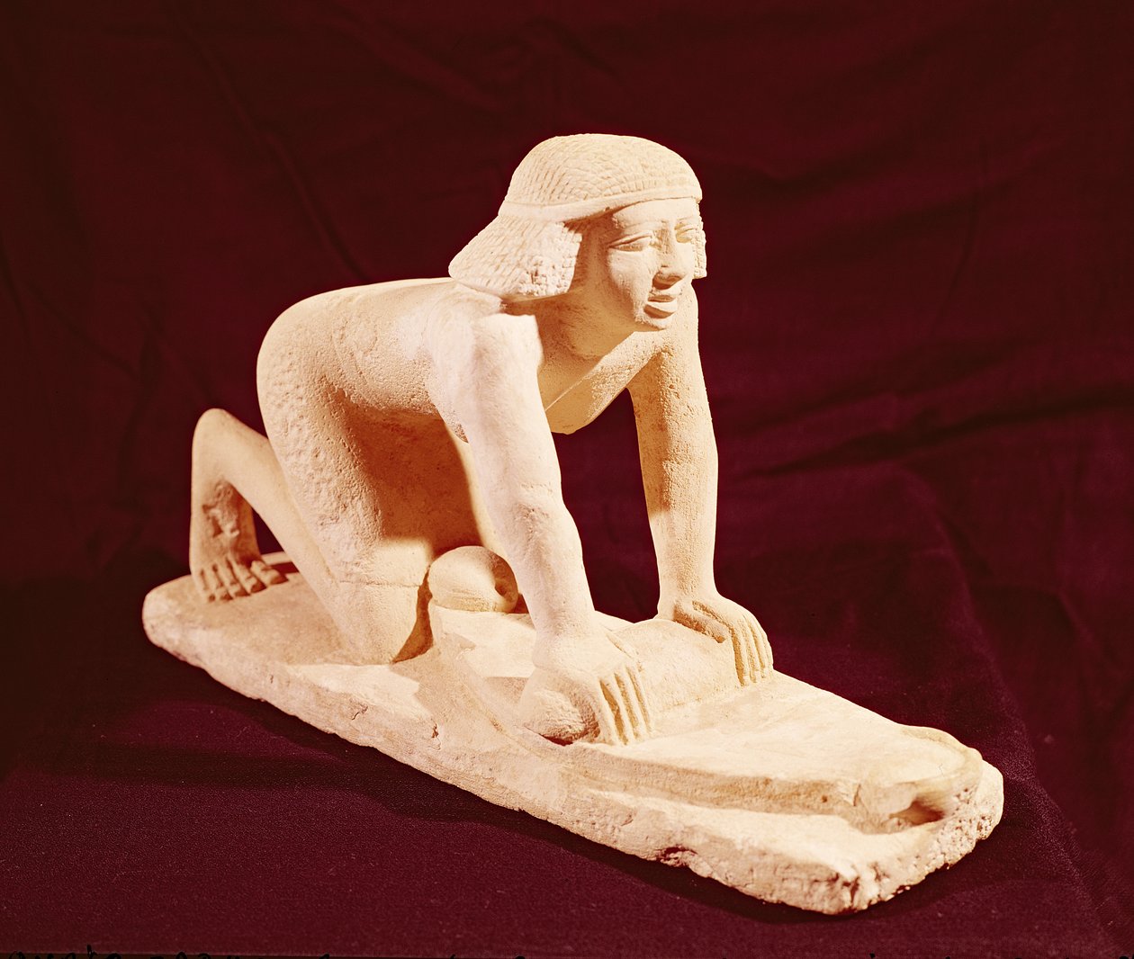 Model af en tjener, der maler korn, Old Kingdom, fra Saqqara af Egyptian 5th Dynasty