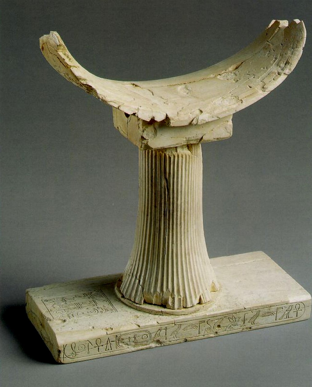 Nakkestøtte med Pepi IIs navn elfenben af Egyptian 6th Dynasty