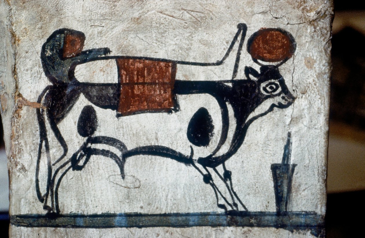 Detalje af en sarcofagus af træ med en afbildning af den hellige tyr, Api, der bærer en mumie på ryggen (vægmaleri) af Egyptian Egyptian