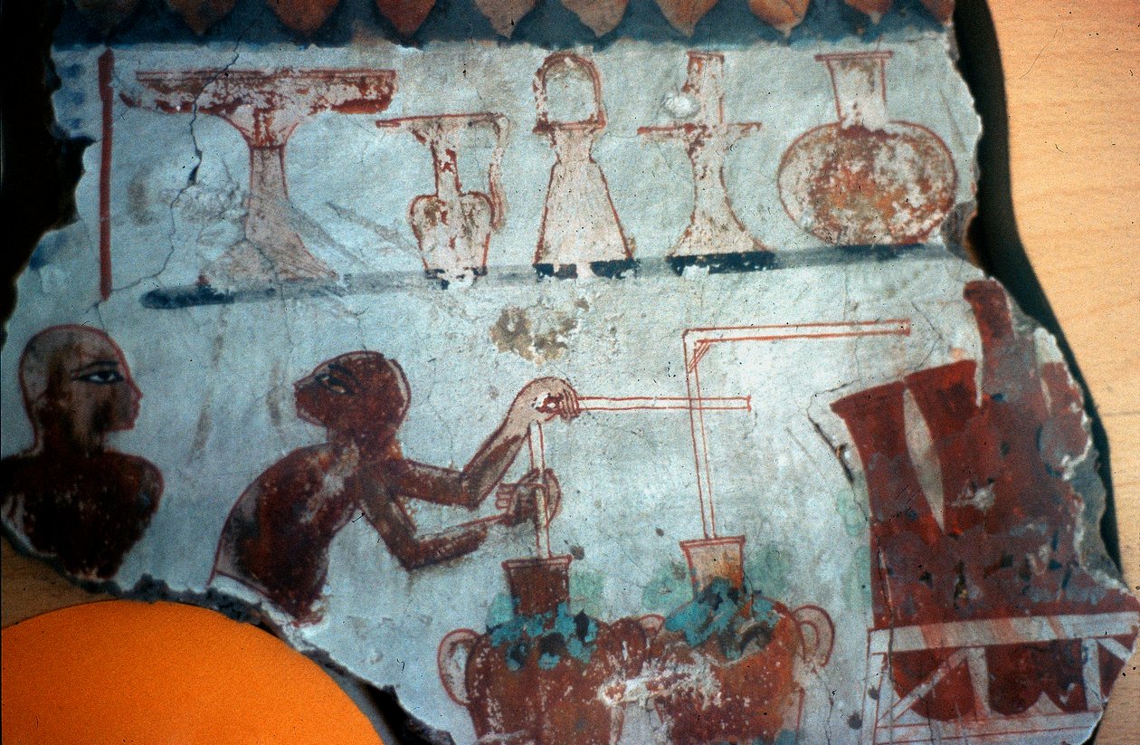 Fragment af et vægmaleri oprindeligt fra Theben, der forestiller to mandsfigurer i færd med at tilberede eller aftappe fødevarer i flydende form, 1540-1479 f.Kr. (vægmaleri) af Egyptian Egyptian