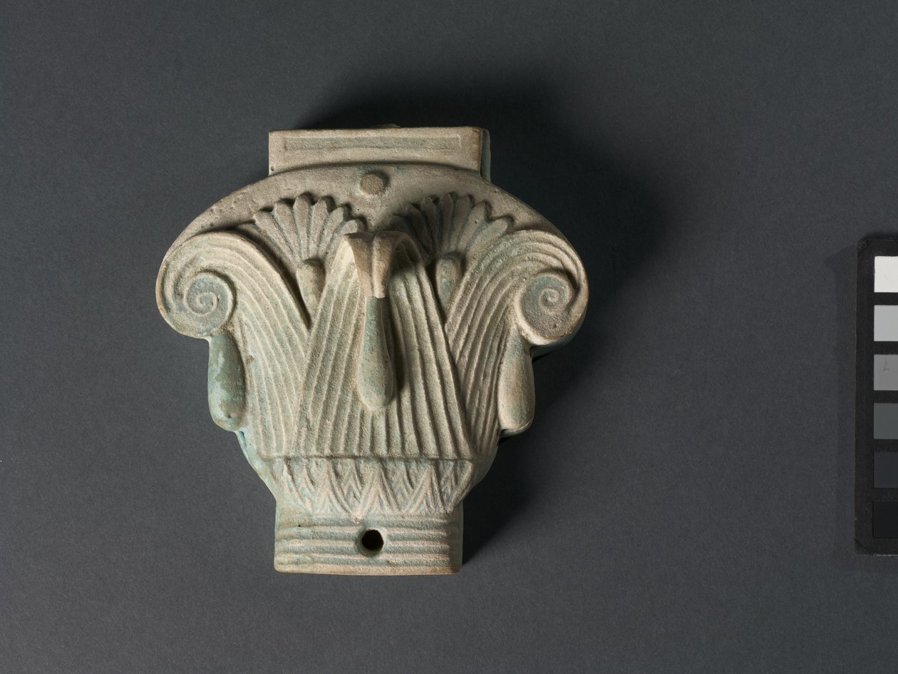 Æske (Pyxis) i form af en sammensat kapital, 305-30 f.Kr. (bleg robins-æg blå fajance) af Egyptian Ptolemaic Period