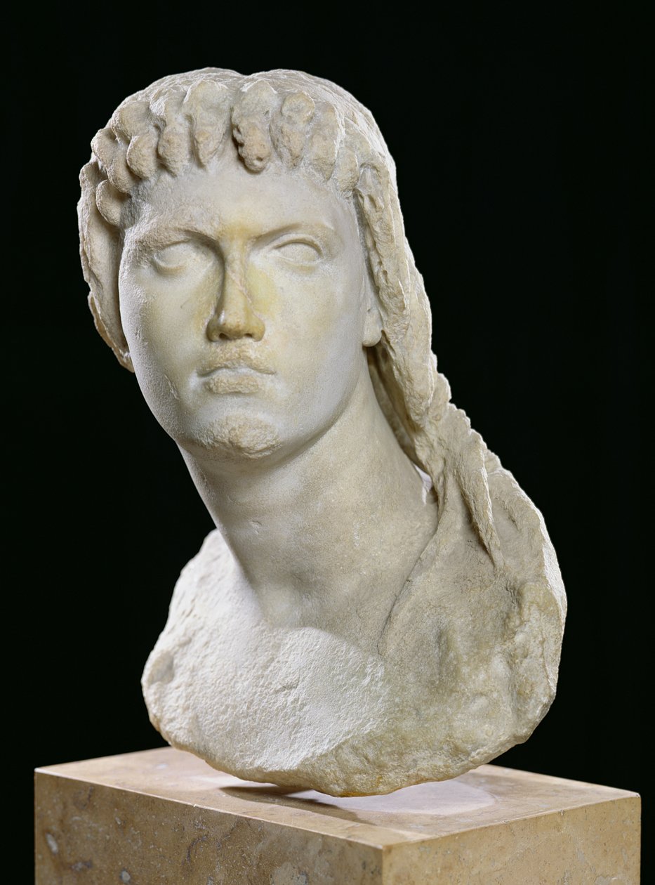Buste af Cleopatra II (172-116 f.Kr.) eller af hendes datter Cleopatra III (141-101 f.Kr.) (marmor) af Egyptian Ptolemaic Period