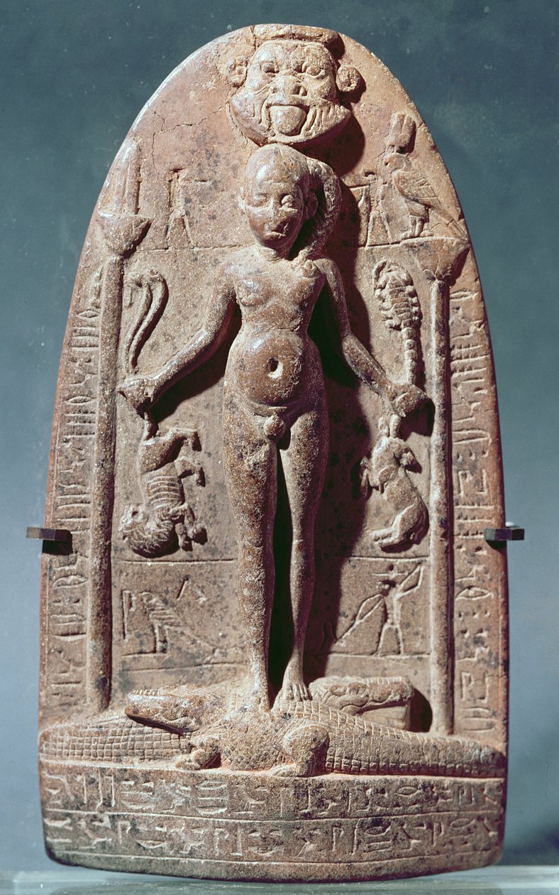 Cippus skildrer Horus som et barn, der står på krokodiller (lyserød granit) af Egyptian Ptolemaic Period