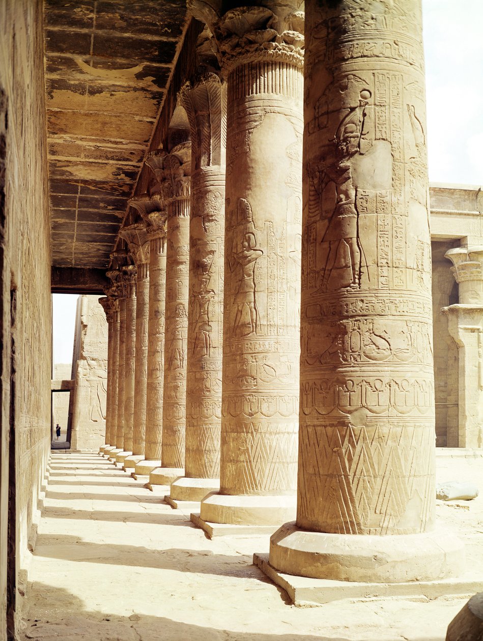 Søjler i Pronaos (Hypostyle Hall) i Horus-templet af Egyptian Ptolemaic Period
