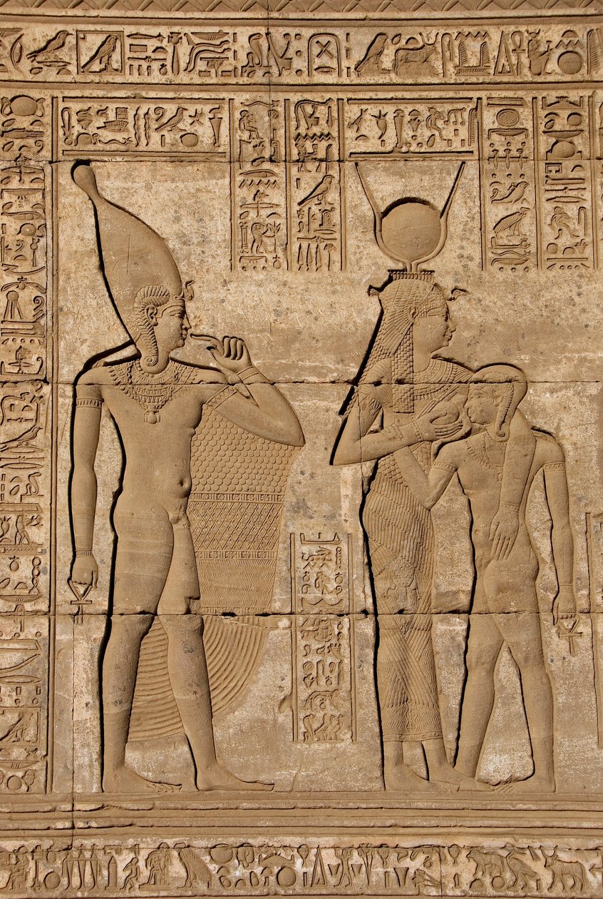 Egyptisk antikvitet: Romersk mammisi til minde om fødslen af Ihy, Hathors søn - Detalje af relieffer og hieroglyffer: gudinden Isis - Hathor plejer sin søn Ihi (Ihy) og bag hende endnu et billede af Ihi med en finger i munden, der indikerer, at det er -en af Egyptian Ptolemaic Period