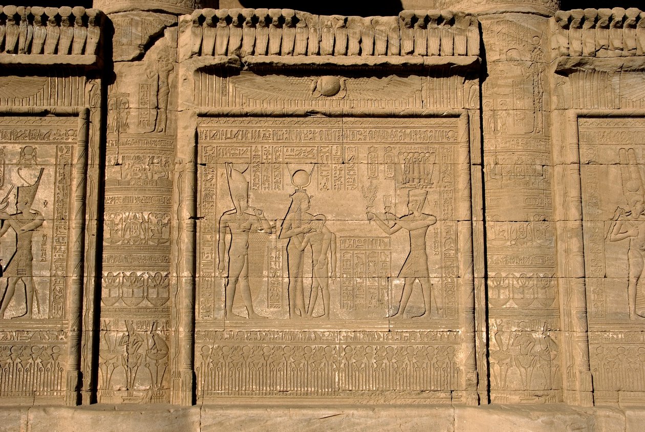 Egyptisk oldtid: Romersk mammisi til minde om fødslen af ​​Ihy, søn af Isis. Hathors tempel, Denderah, Egypten af Egyptian Ptolemaic Period