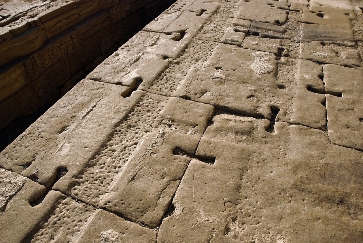 Egyptiske antikviteter: detalje af taget, Hathors tempel, Dendera, Egypten af Egyptian Ptolemaic Period
