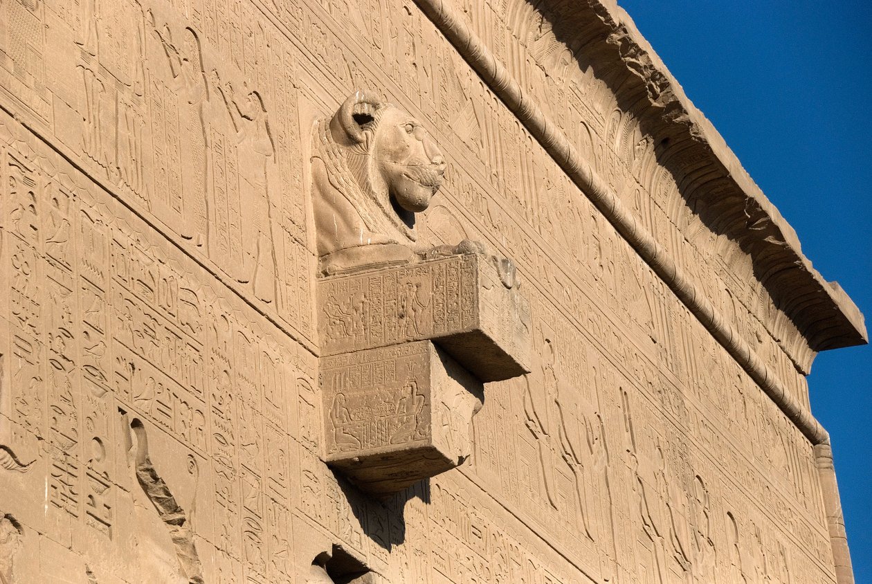 Egyptisk antik: løvehovedgargoyle, Hathors tempel, Dendera, Egypten af Egyptian Ptolemaic Period