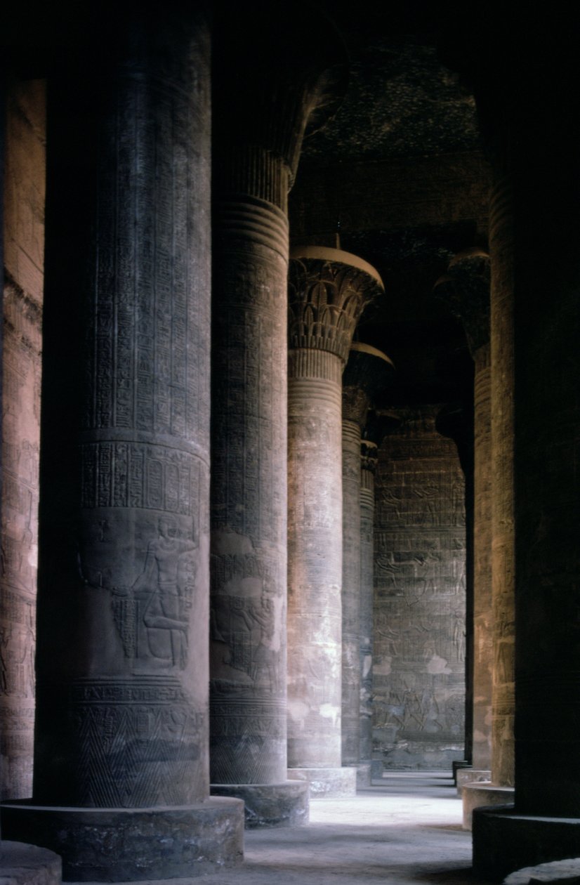 Hypostyle Hall i Khnum-templet af Egyptian Ptolemaic Period
