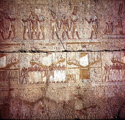 Relief af hellige både båret af præster i procession, fra helligdommen for Philip Arrhidaeus (323-317 f.Kr.) makedonske dynasti (granit) af Egyptian Ptolemaic Period