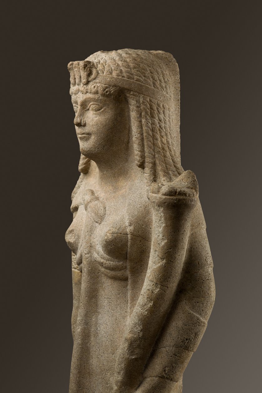 Statue af en ptolemæisk dronning, måske Cleopatra VII, 200-30 f.Kr. (dolomitisk kalksten) af Egyptian Ptolemaic Period