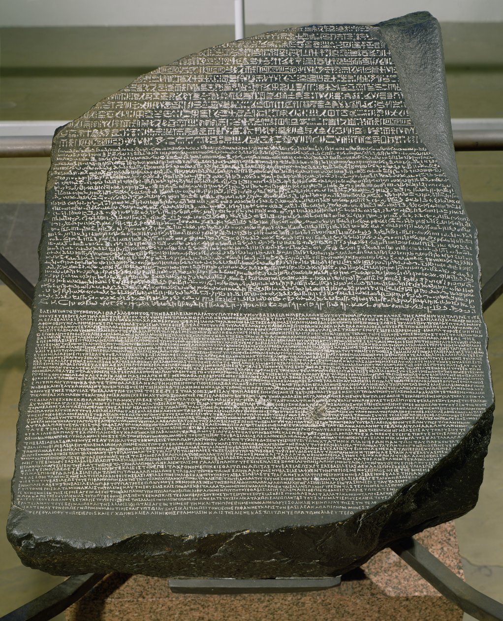 Rosettestenen, fra Fort St. Julien, El-Rashid (Rosetta) 196 f.Kr. (sten) (se også 2359) af Egyptian Ptolemaic Period