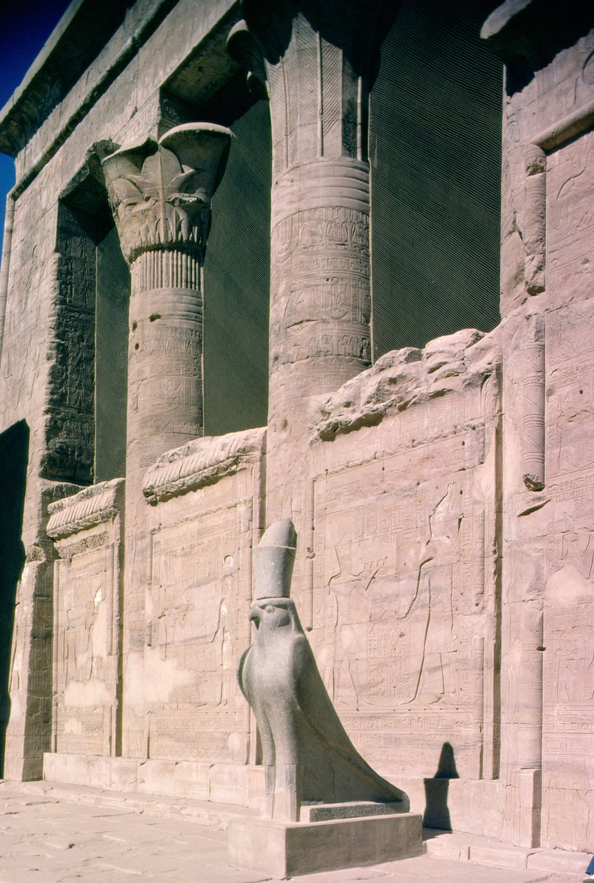 Udsigt over sandstensfacaden af Horus-templet af Egyptian Ptolemaic Period