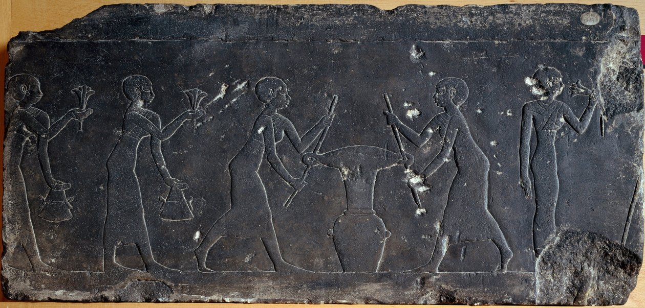 Egyptisk antikvitet: kalkstensplade med lavt relief, der forestiller presning af lotusblomster, 8. til 7. århundrede f.Kr (relief) af Egyptian School