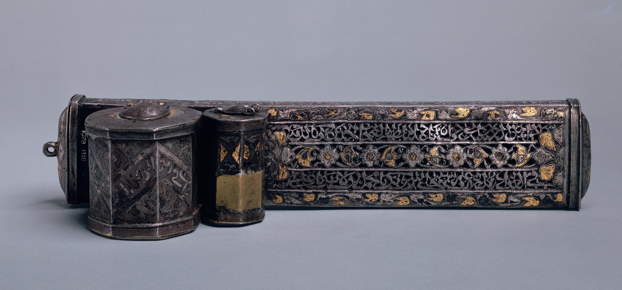 Penneetui, 1700-1800-tallet (stål belagt med guld) af Egyptian School