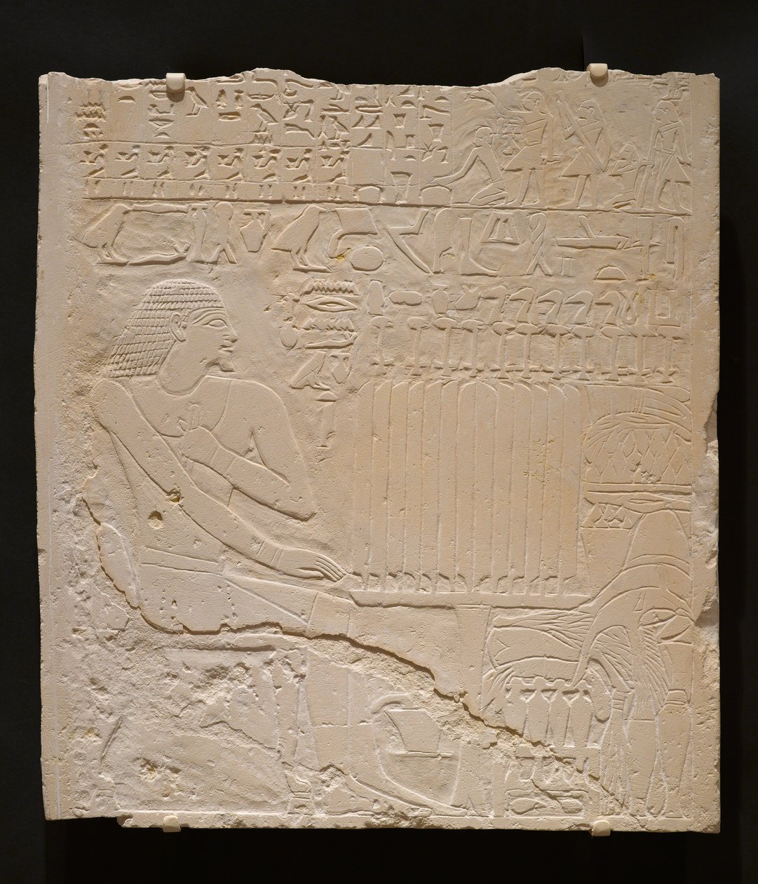Relief fra Khnumtis grav, ca. 2345-2184 f.Kr. (hvid kalksten) af Egyptian School
