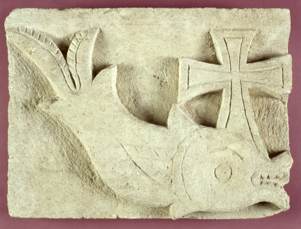 Relief af en delfin, der bærer et kors (kalksten) af Egyptian School